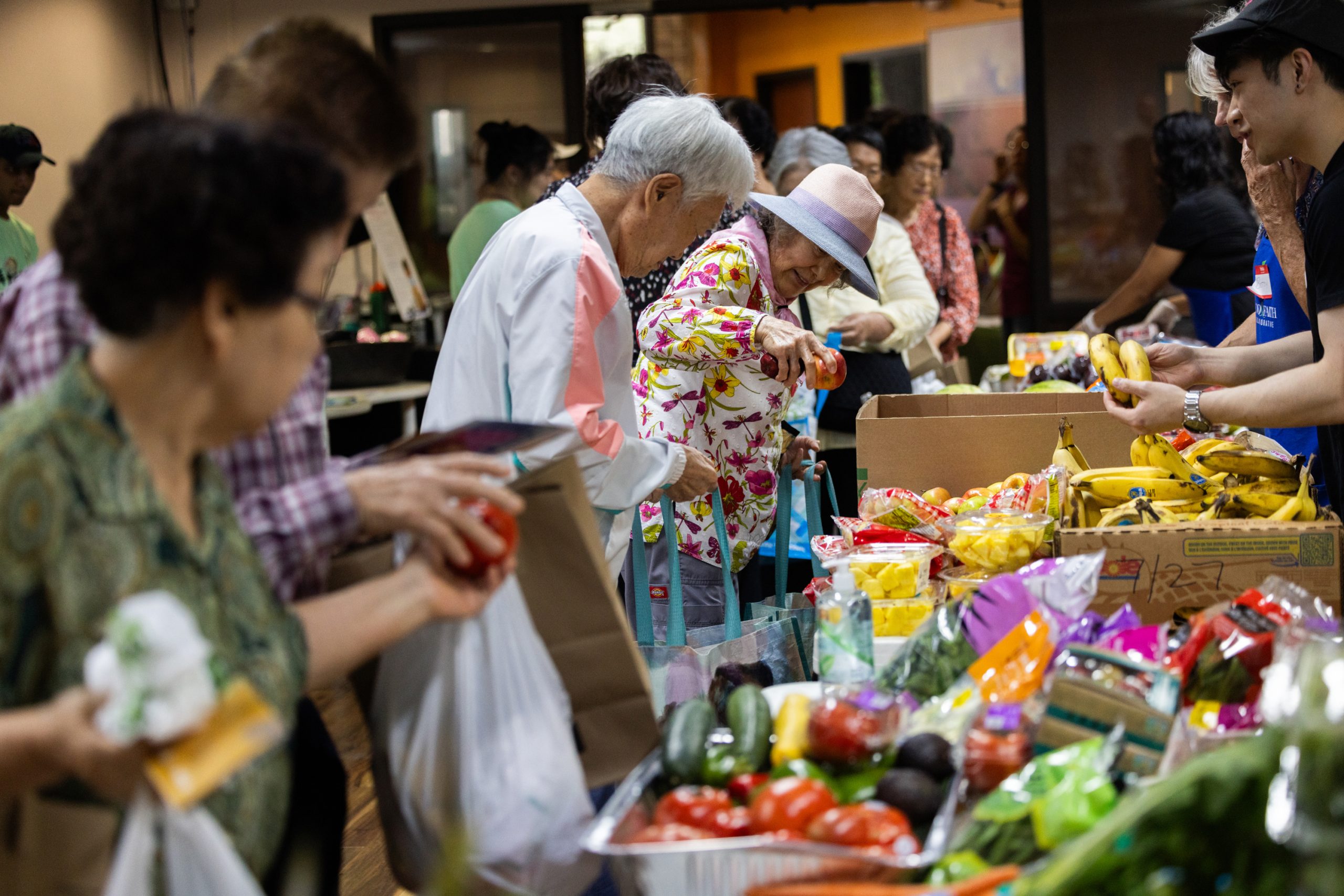 Community members pick up donated edible food at the Korean Community Center of Houston